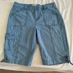 shorts with cargo pocket on leg light denim blue